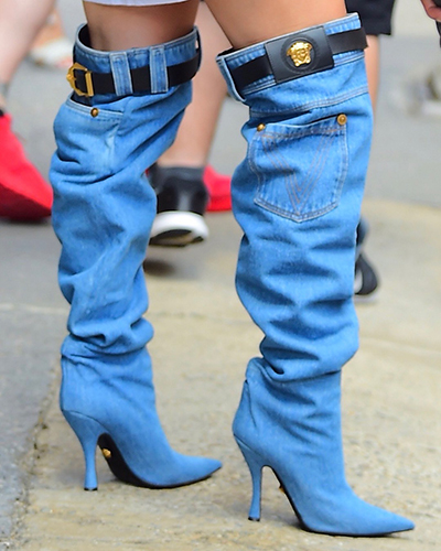 Thiết kế được ví von là hai chiếc quần jeans thu nhỏ.