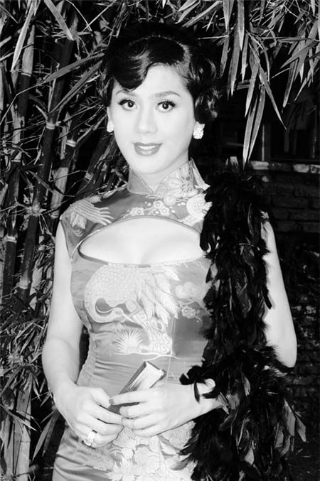 Lâm Chi Khanh duyên dáng với xường xám