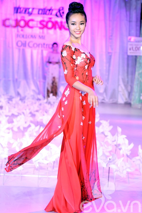 Ngọc Quyên 'lột xác' từ kín đáo đến sexy - 6