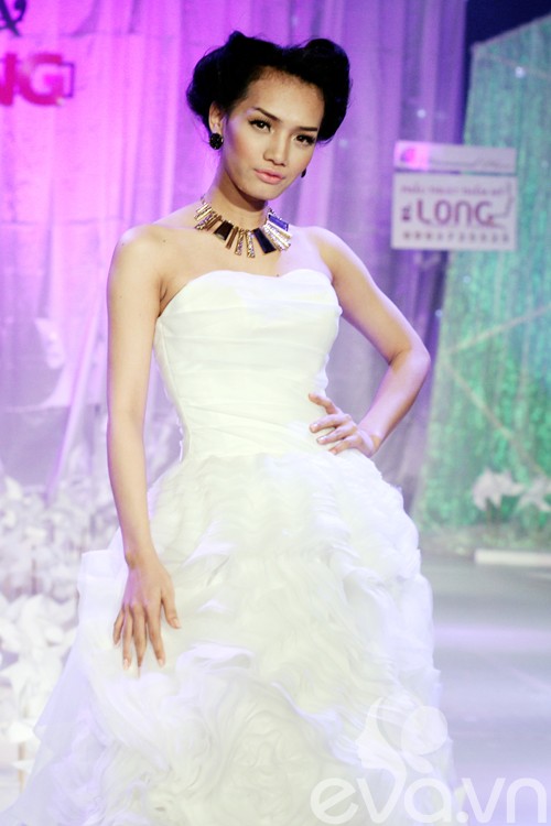 Ngọc Quyên 'lột xác' từ kín đáo đến sexy - 14