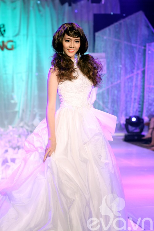 Ngọc Quyên 'lột xác' từ kín đáo đến sexy - 17