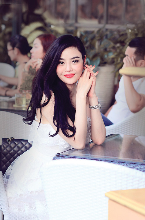 Julia Hồ theo đuổi hình tượng 'gái ngoan' - 2