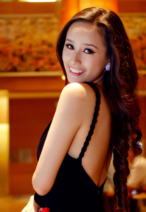 4 kiểu tóc đẹp mê mẩn của Hoa hậu - 8